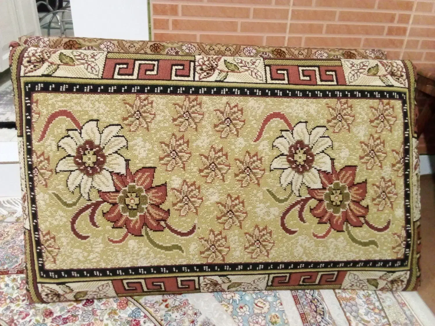 پشتی کرم|پشتی|تاکستان, |دیوار