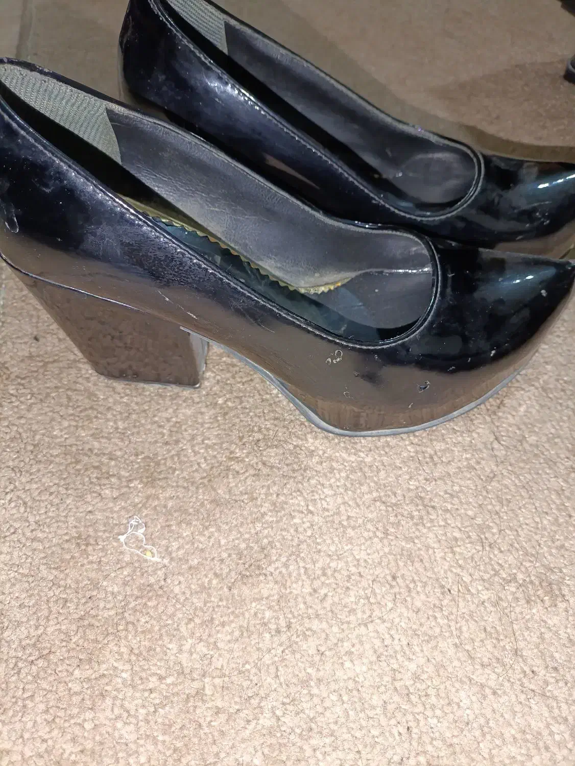 نیم پوت و کفش ورنی|کیف، کفش، کمربند|شیروان (خراسان), |دیوار