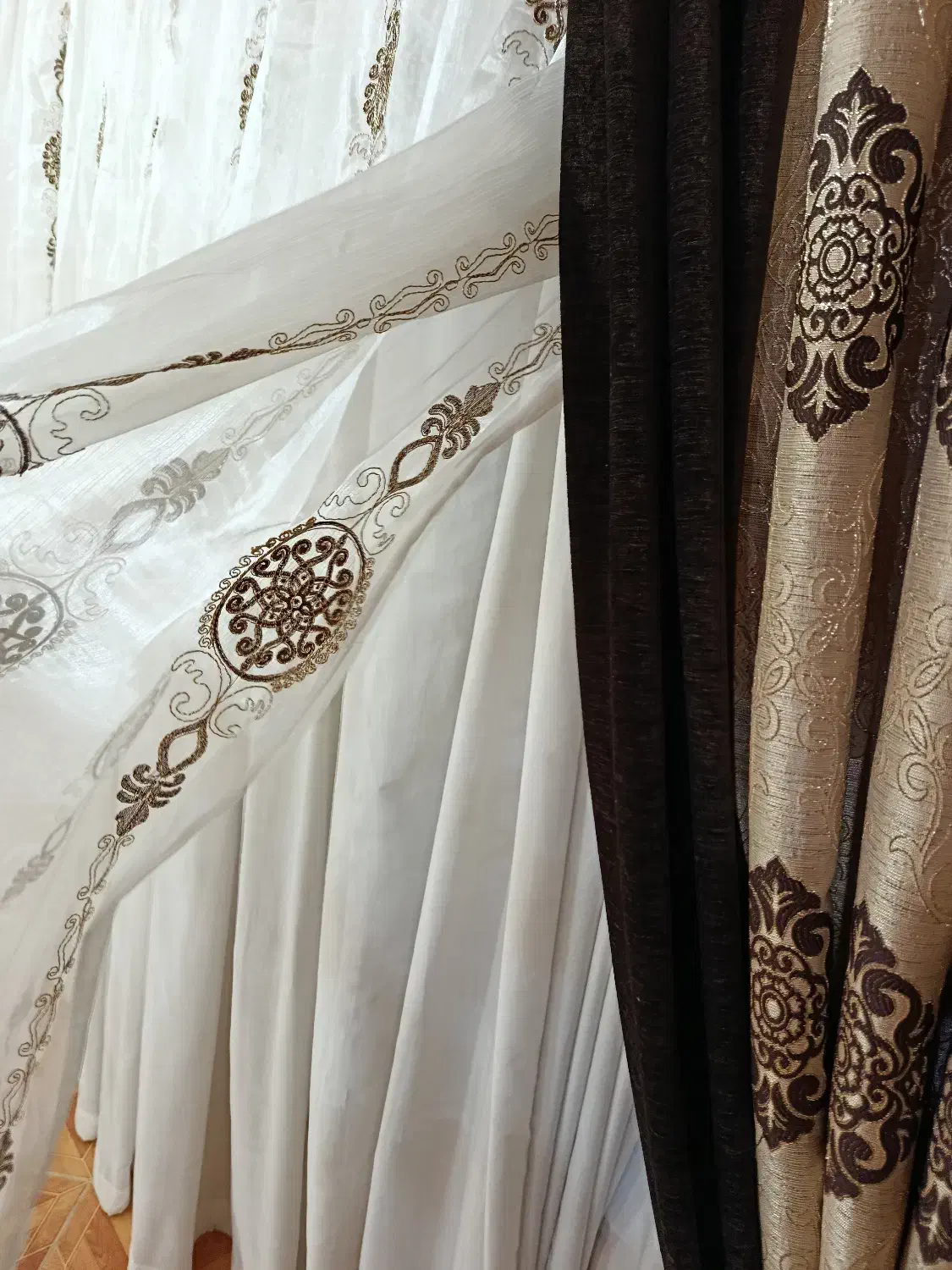 پرده سه تیکه با کتیبه|پرده، رانر، رومیزی|هشتگرد, هیو|دیوار