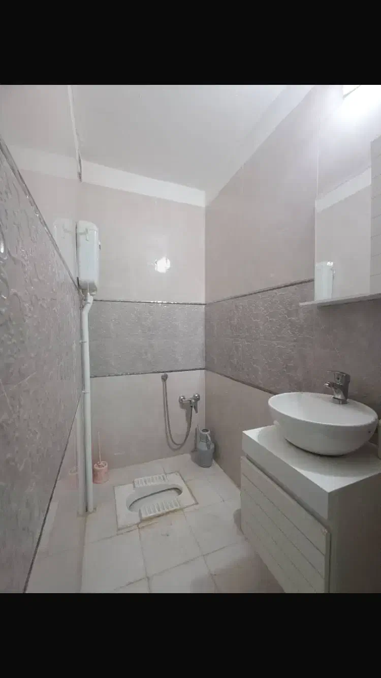 60 متر - 1 خواب - رو به روی مترو اشرفی اصفهانی