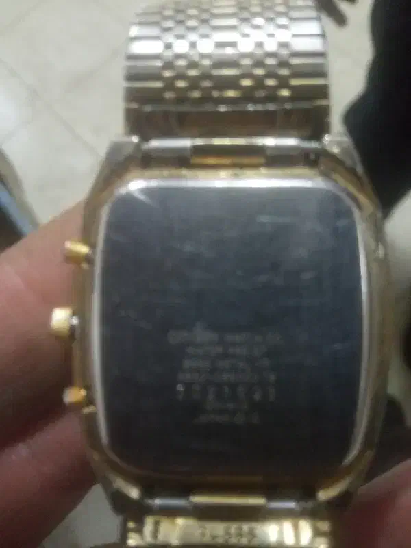 ساعت مچی سیتیزن|ساعت|شاهین‌شهر, خانه کارگر|دیوار