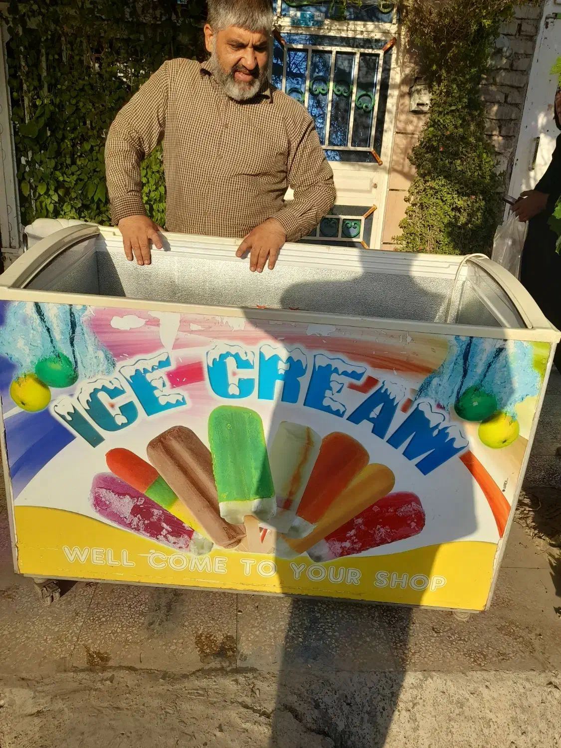 یخچال صندوقی|یخچال و فریزر|ینقاق, |دیوار