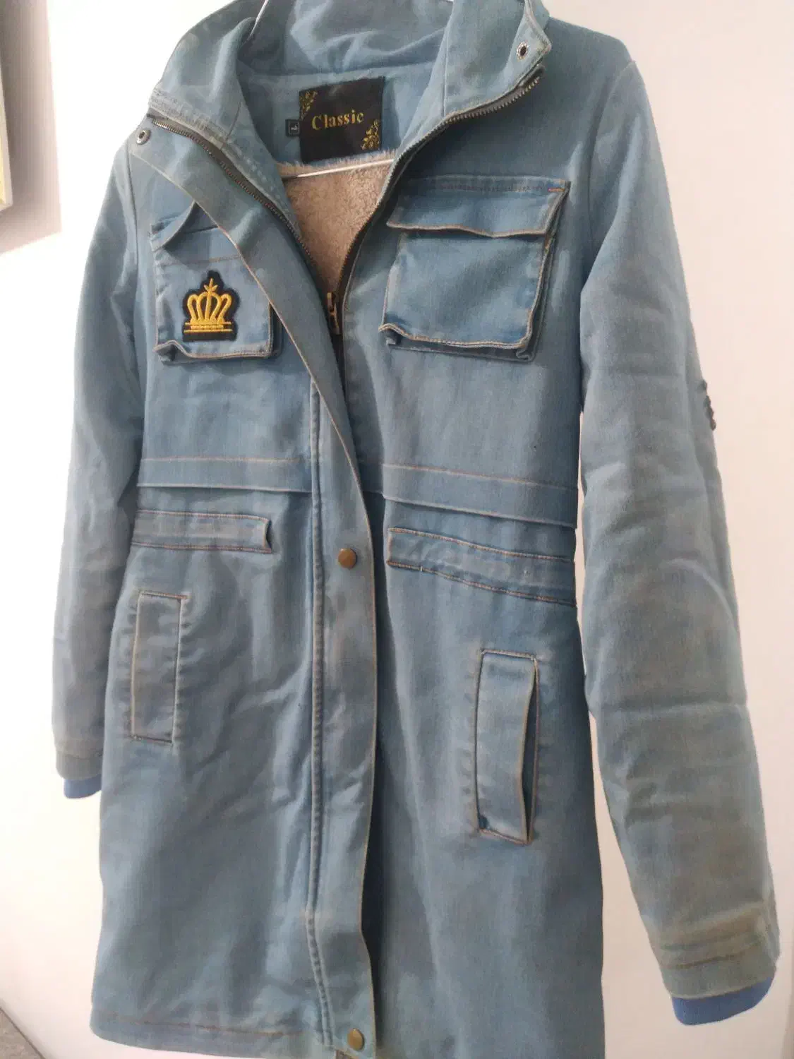 ۴ تا پالتو نو|لباس|تربت جام, علوی|دیوار