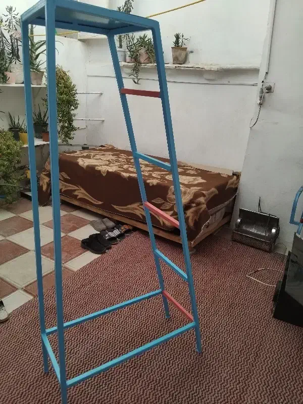 چهارپایه پایه بلند|ابزارآلات|رباط‌کریم, کیکاور|دیوار