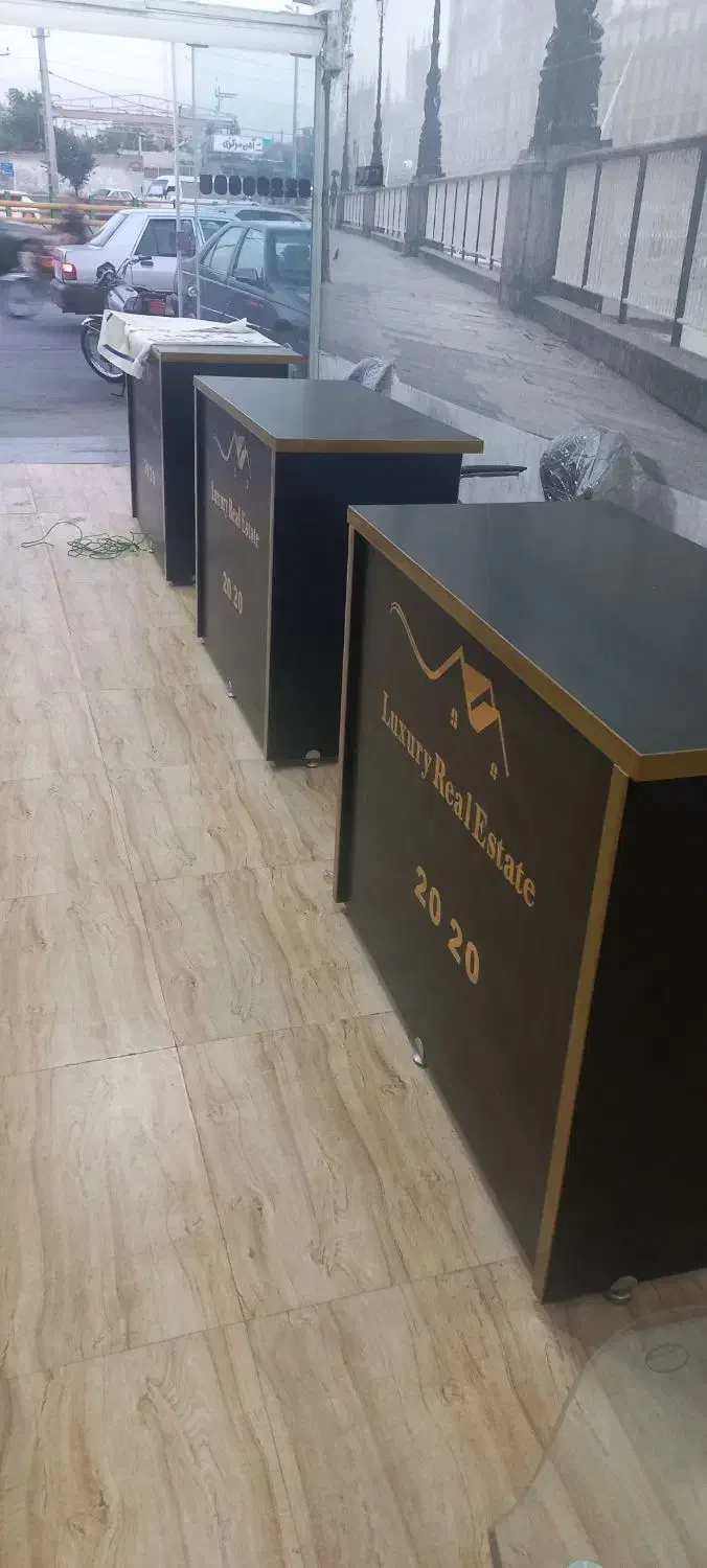 تعدادی میز اداری وصندلی چرخشی|مبلمان اداری|اراک, |دیوار