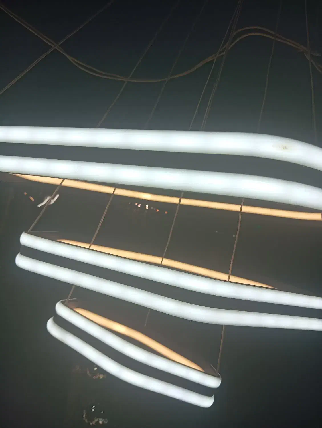 لوستر|لوستر و چراغ آویز|فردیس, فردیس|دیوار