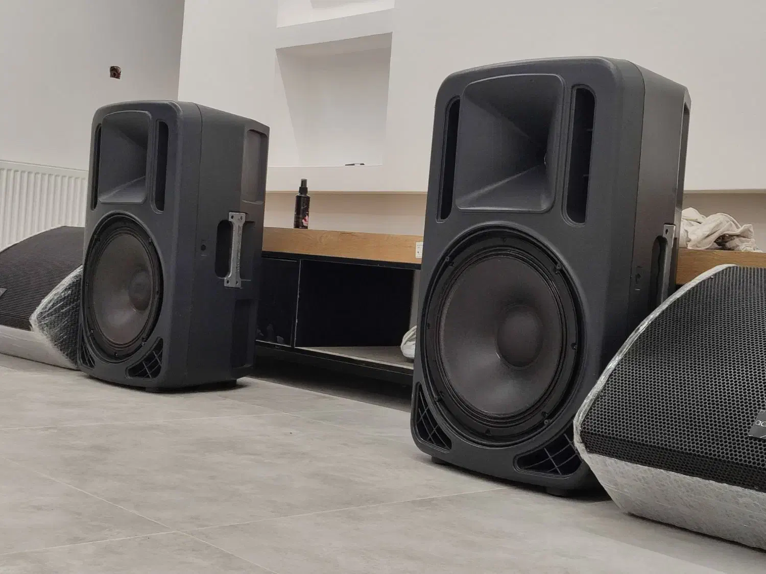 باند پسیو jtr|صوتی و تصویری|گلوگاه, |دیوار