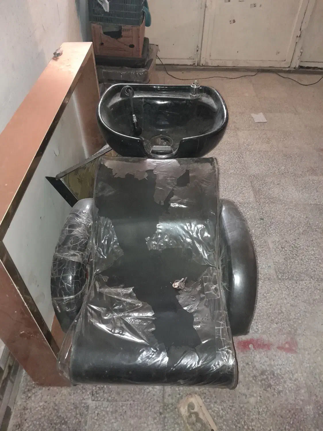 سرشور،دستگاه بخورسردوگرم،صندلی اصلاح،اصلاح ساده|آرایشگاه و سالنهای زیبایی|شیراز, کرونی(خاتونک)|دیوار