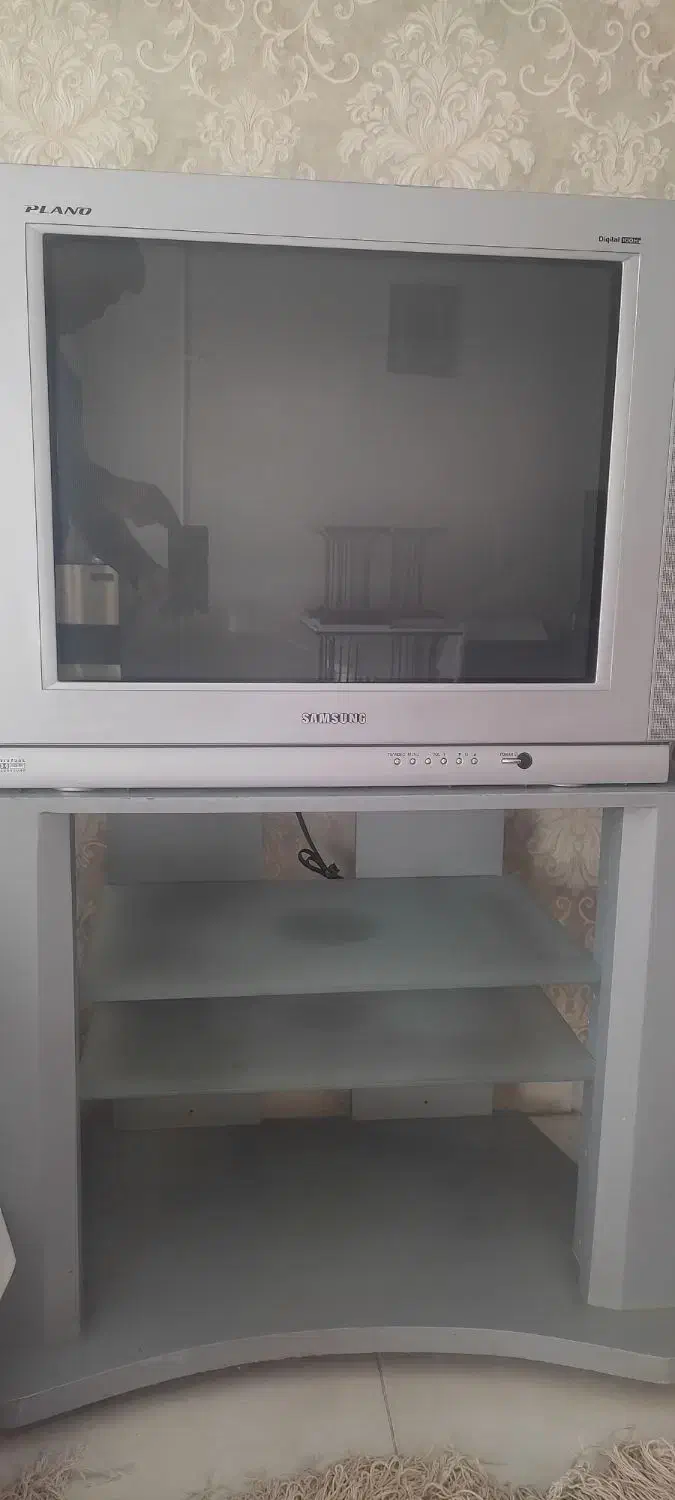تلویزیون سامسونگ 29اینچ پلانو دیجیتال با میز 3طبق|تلویزیون و پروژکتور|اصفهان, شهید رجایی|دیوار