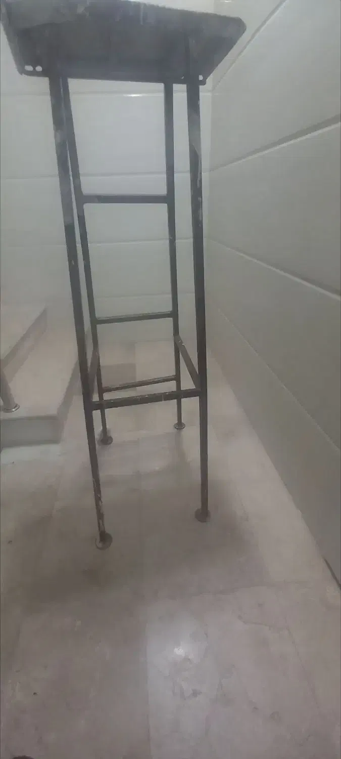 چهار پایه فلزی|صندلی و نیمکت|زنجان, |دیوار