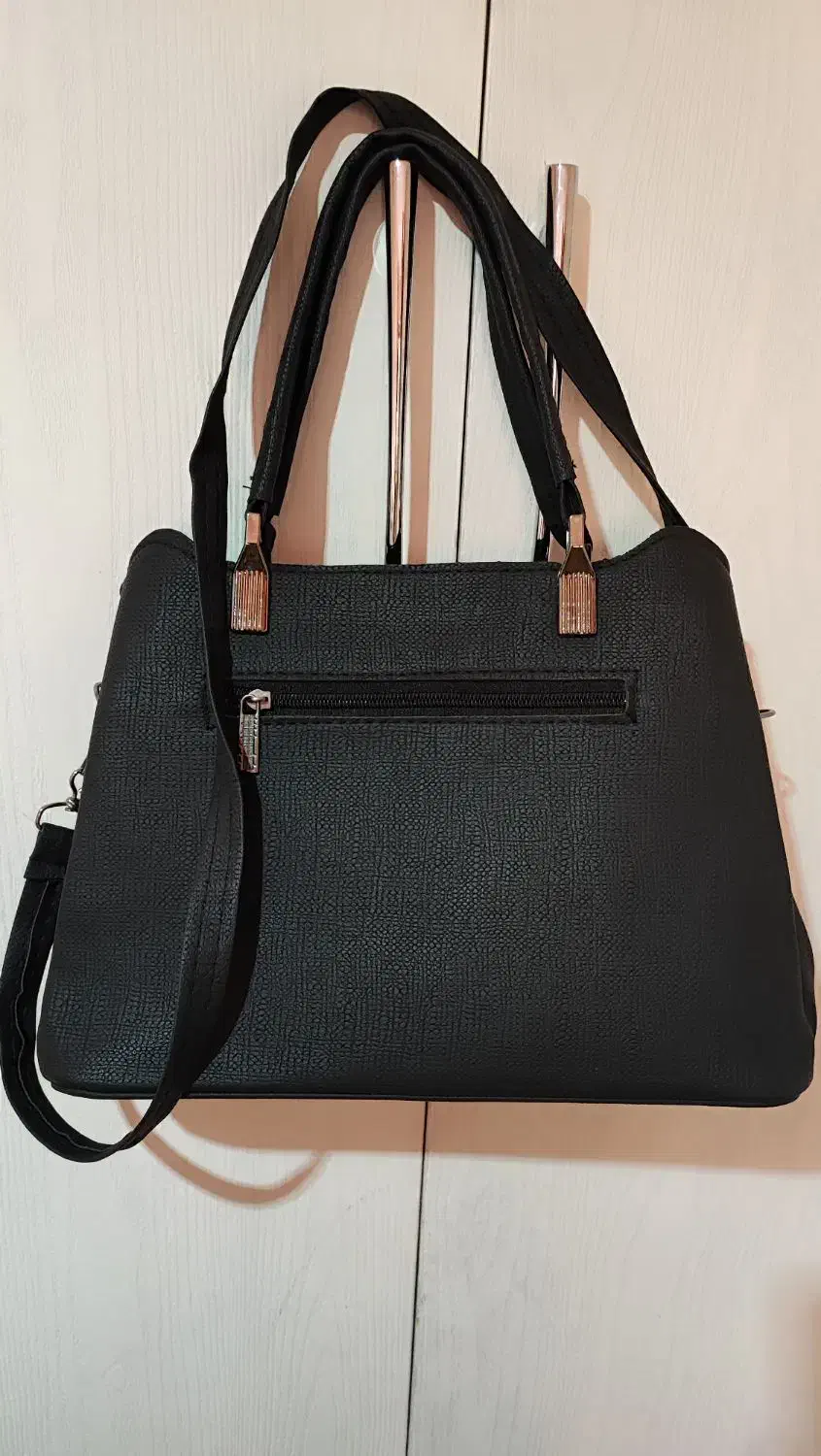 کیف مشکی|کیف، کفش، کمربند|پرند, فاز ۶|دیوار