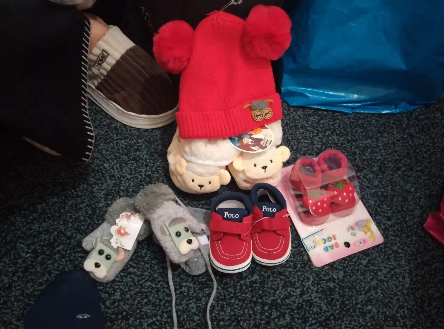 لباس و وسایل نوزاد|کفش و لباس بچه|رباط‌کریم, رباط‌کریم|دیوار