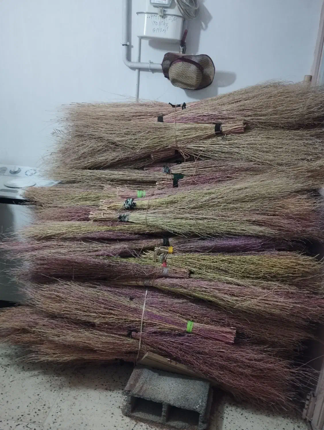 جارو محلی (گزی)|لوازم نظافت|سنندج, |دیوار