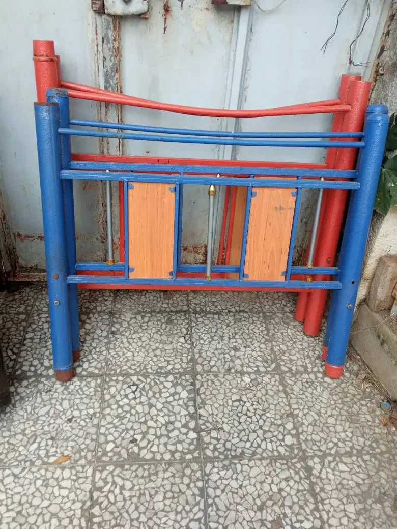 تخت فلزی|تخت و سرویس خواب|بندر انزلی, ژاندارمری|دیوار