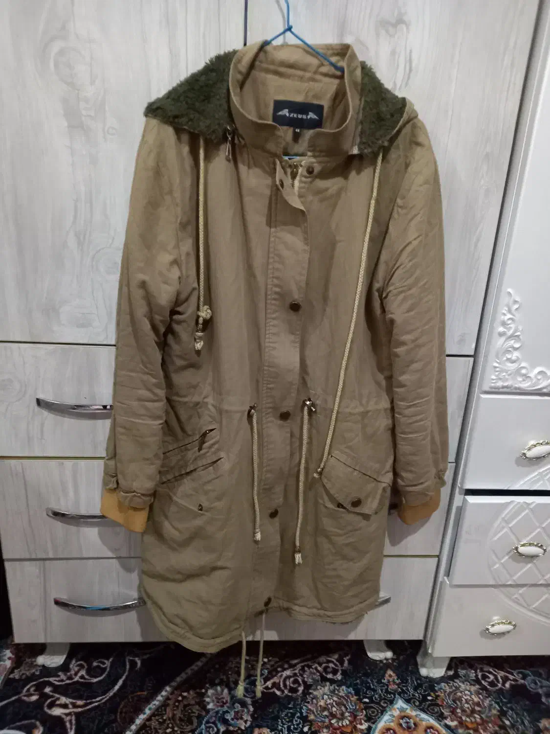 پالتو|لباس|ساوه, |دیوار