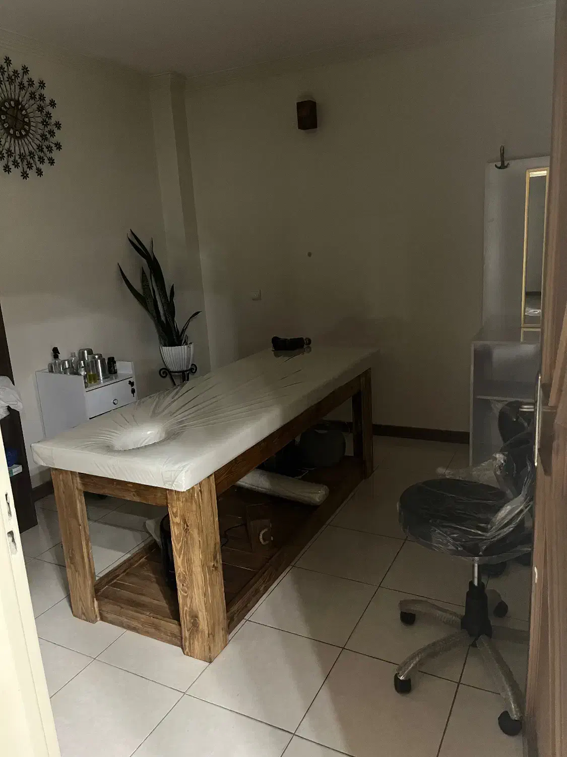 ماساژ درمانی سیاتیک دیسک گردن و کمر|خدمات آرایشگری و زیبایی|اصفهان, گلزار|دیوار