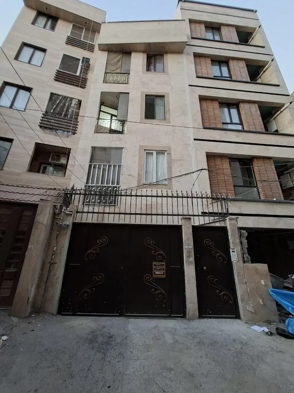 ۴۰متر استادمعین دامپزشکی. ۳عدد تکواحدی