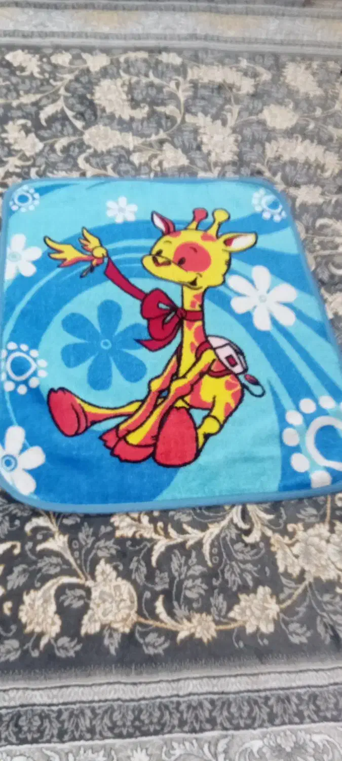 دو عدد پتو بچه گانه|رختخواب، بالش، پتو|ملارد, |دیوار