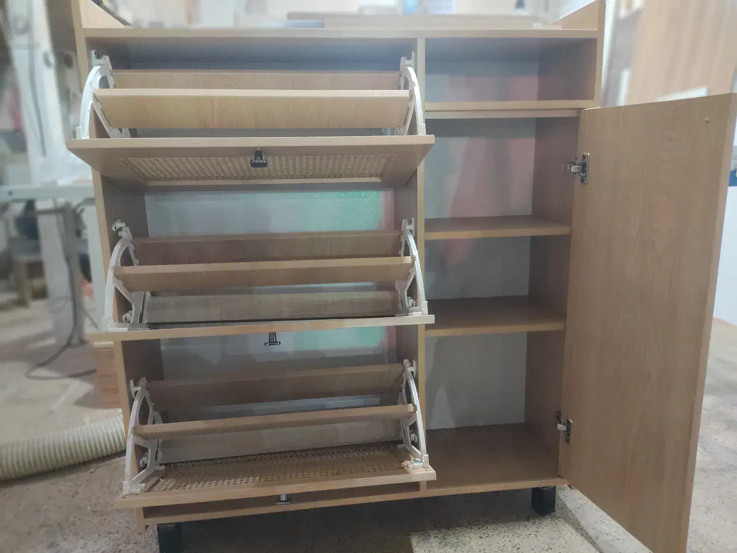 جاکفشی کم جا|جاکفشی، کمد، دراور|قدس, شهر‌قدس|دیوار