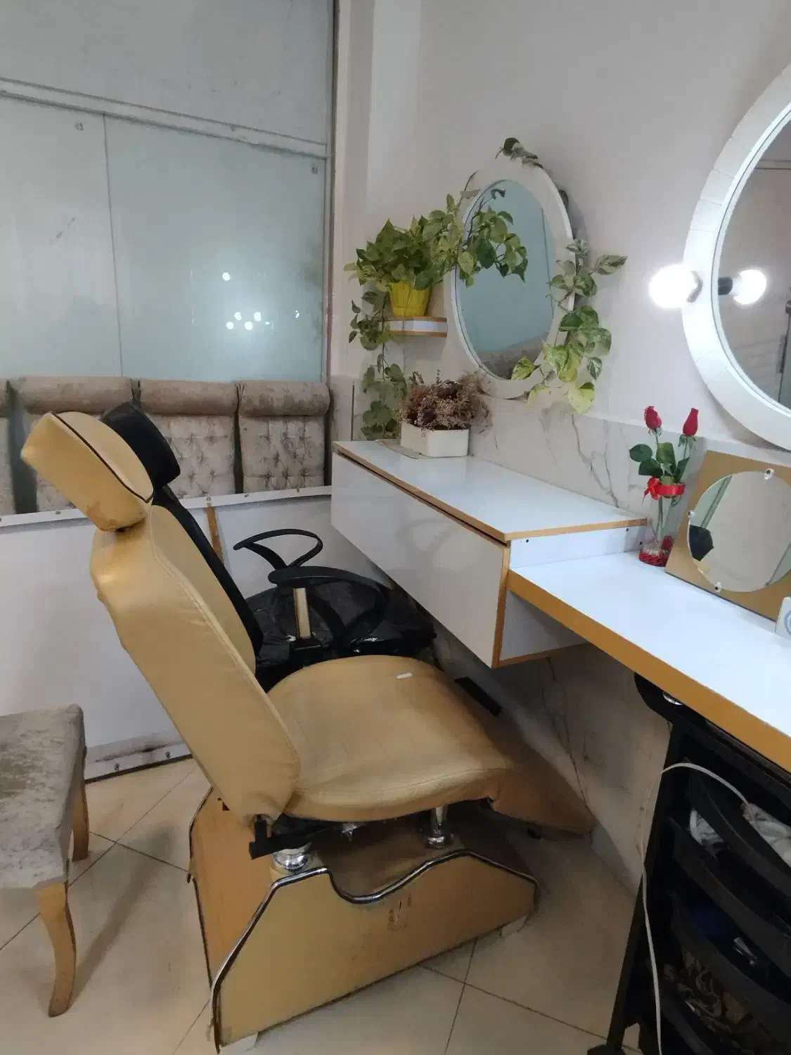 فروش فوری لوازم آرایشگاه ب صورت کلی ۳۵میلیون|آرایشگاه و سالنهای زیبایی|نکا, |دیوار