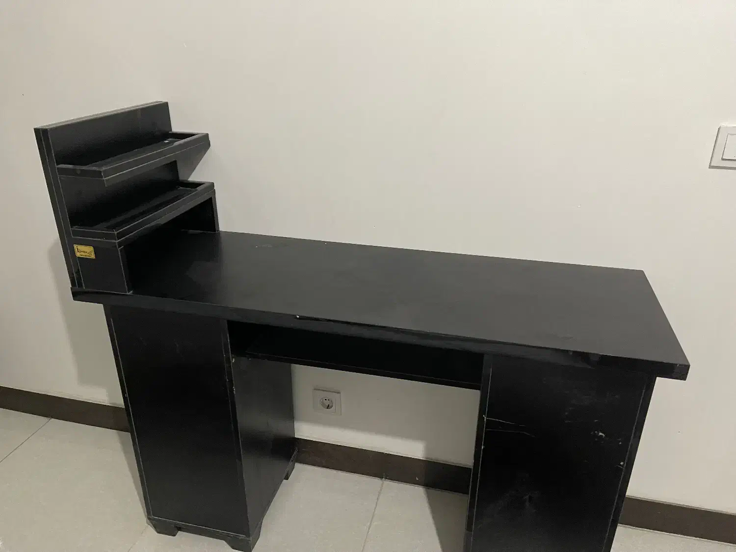 میز ناخن|آرایشگاه و سالن‌های زیبایی|اسلام‌شهر, شهرک سعیدیه|دیوار