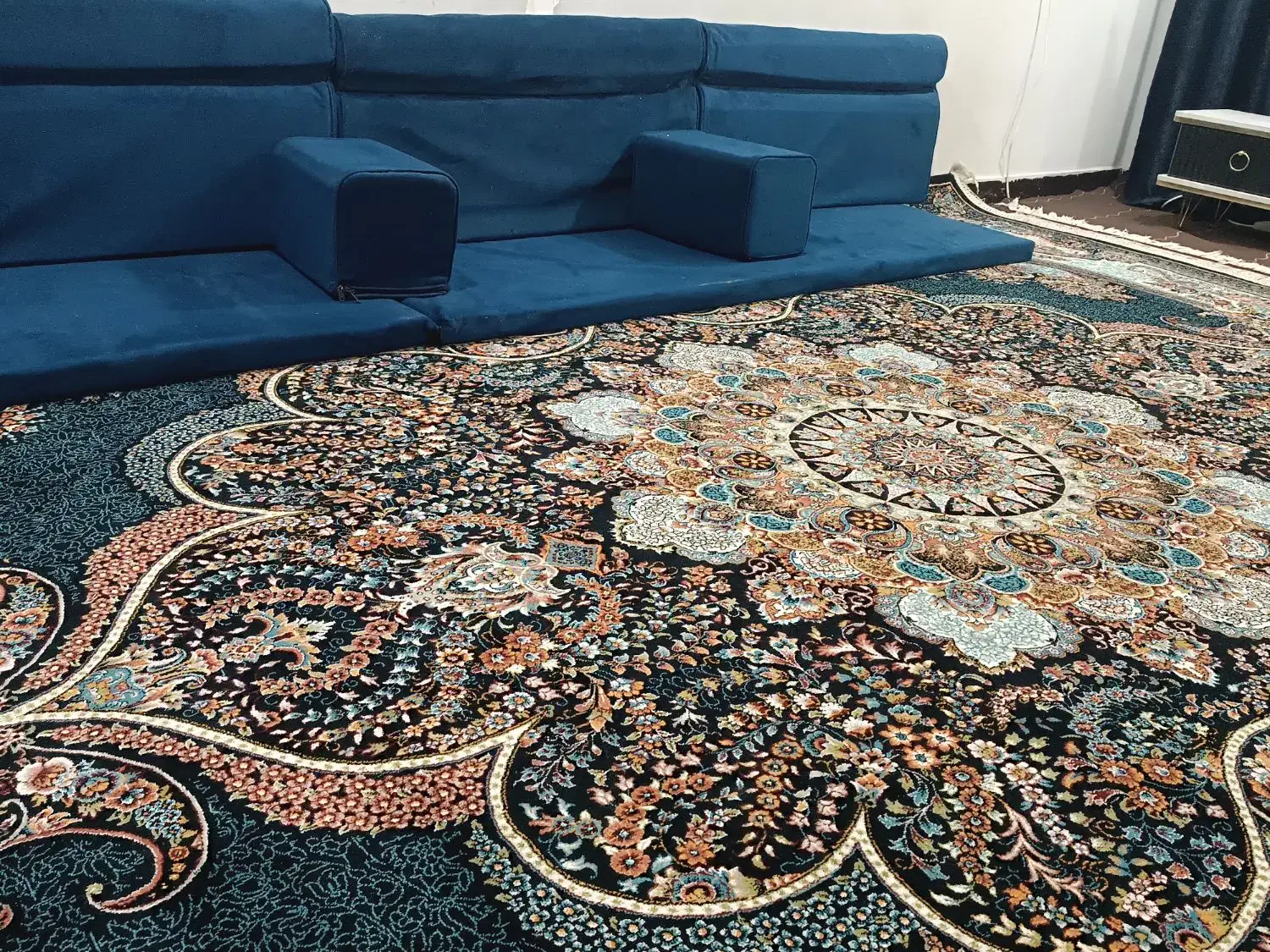 قالی 12متری و پشتی کویتی|فرش|کارون, |دیوار