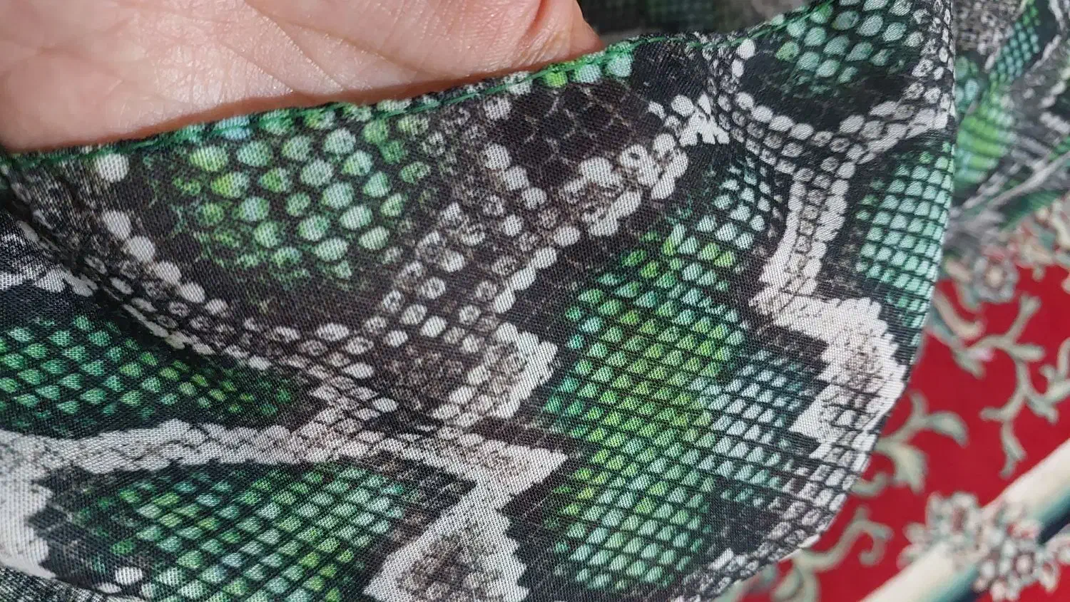 شال پوست ماری نخی سبز منگوله دار،بدون پرز دهی|لباس|کرمان, |دیوار