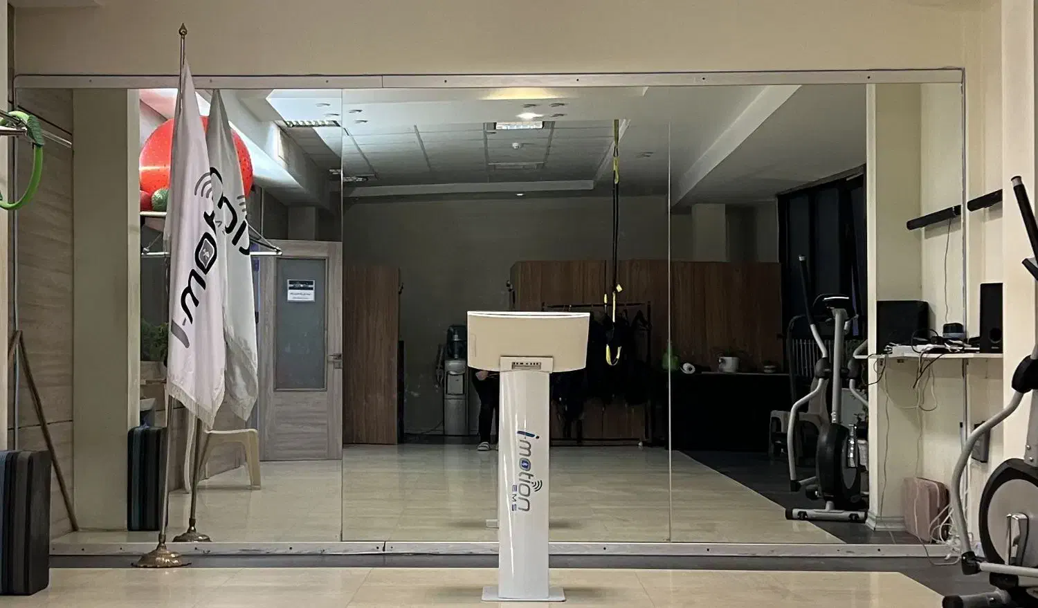 آینه قدی باشگاه سالم و 6میل ،اینه اردکان|تجهیزات ورزشی|مشهد, شهید فرامرز عباسی|دیوار