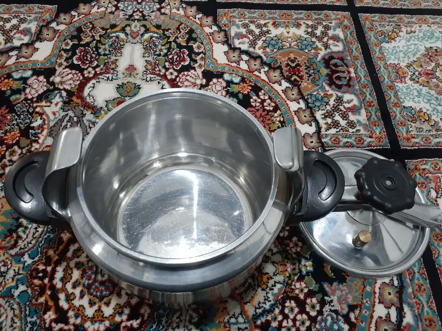 دیگ زودپز|ظروف پخت‌وپز|تربت جام, میرقوام الدین|دیوار