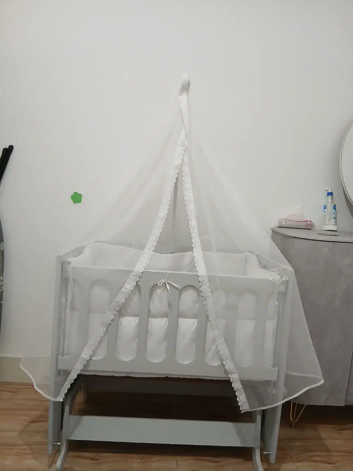 گهواره کنار تخت مادر|تخت و صندلی بچه|سنندج, |دیوار