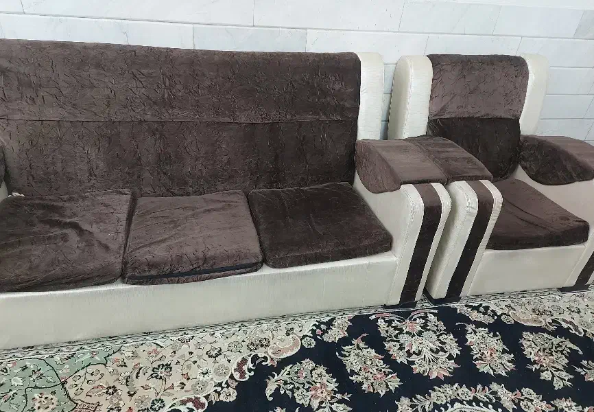 مبل پنج نفره رایگان|مبلمان خانگی و میز عسلی|قم, باغ شریفی|دیوار