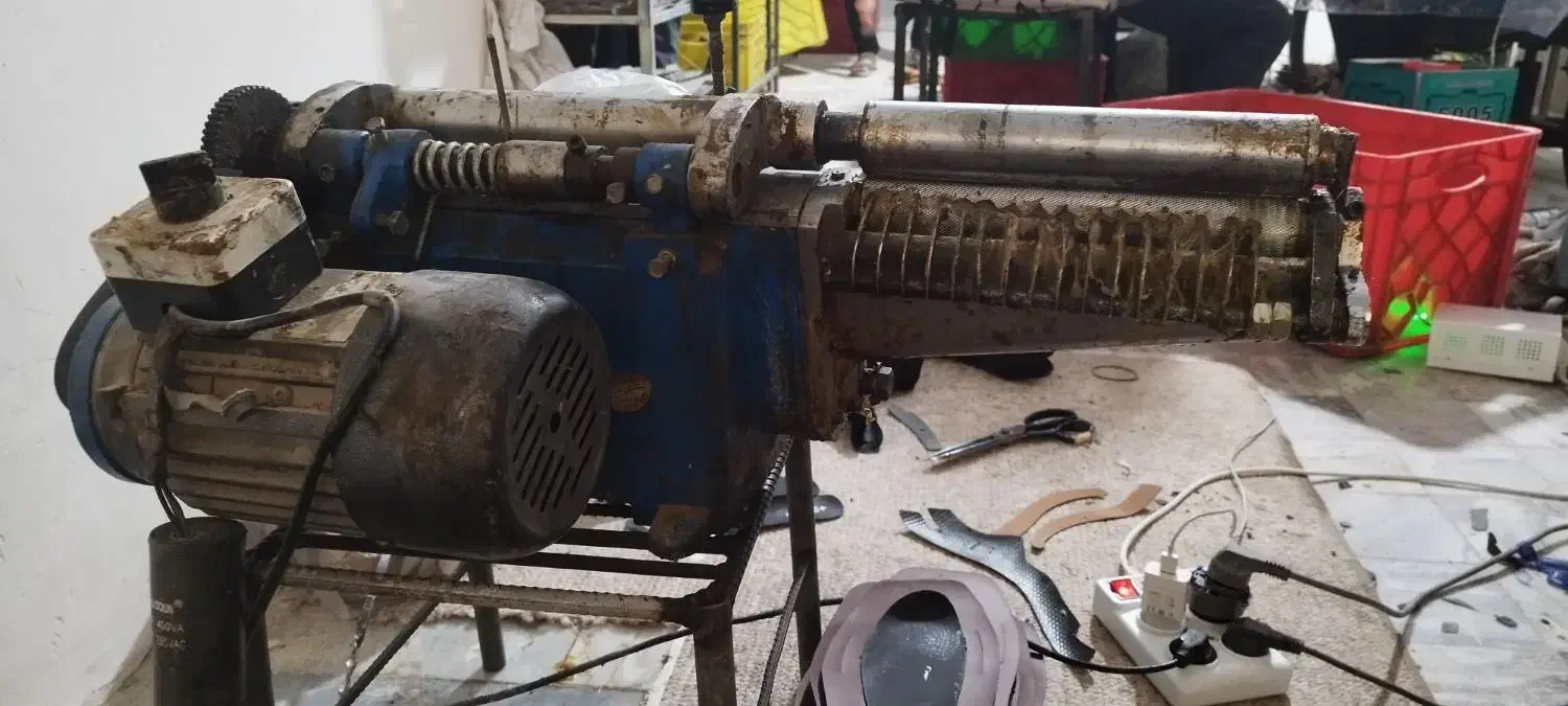 چرخ خیاطی|چرخ خیاطی و ریسندگی|قم, لسانی|دیوار