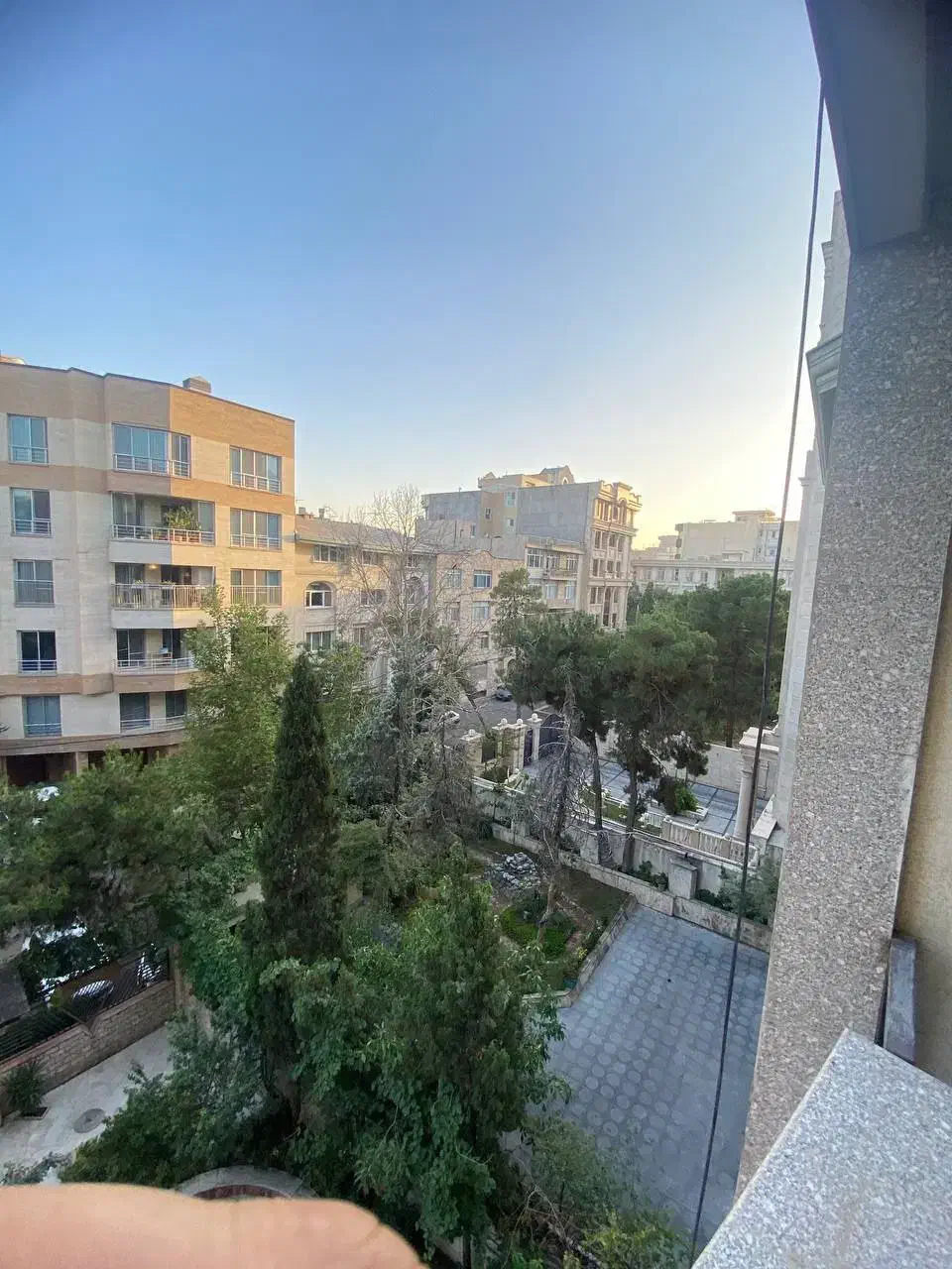 میرداماد شمالی ۲۰۰متر سه خوابه