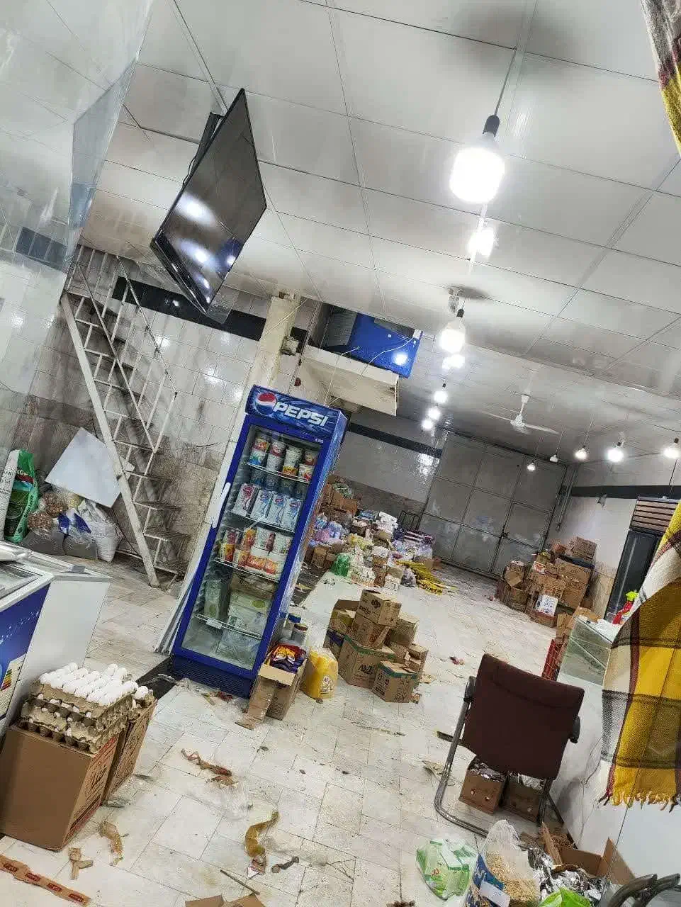 اجاره مغازه ۲۱۰ متری در کارمندان اول|اجارهٔ مغازه و غرفه|مشهد, مصلی (کارمندان اول)|دیوار