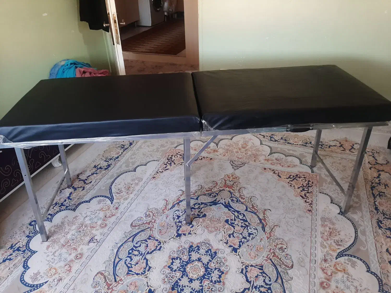 تخت آرایشگاه نوع و تاشو و جمع جور|آرایشگاه و سالن‌های زیبایی|رباط‌کریم, مسکن مهر آبشناسان|دیوار