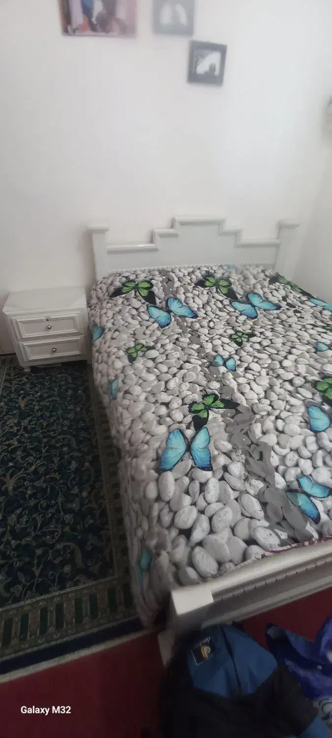 تخت خواب یک عدد آینه دراور پاتختی کفی چوبی|تخت و سرویس خواب|نیشابور, مسکن مهر نور|دیوار