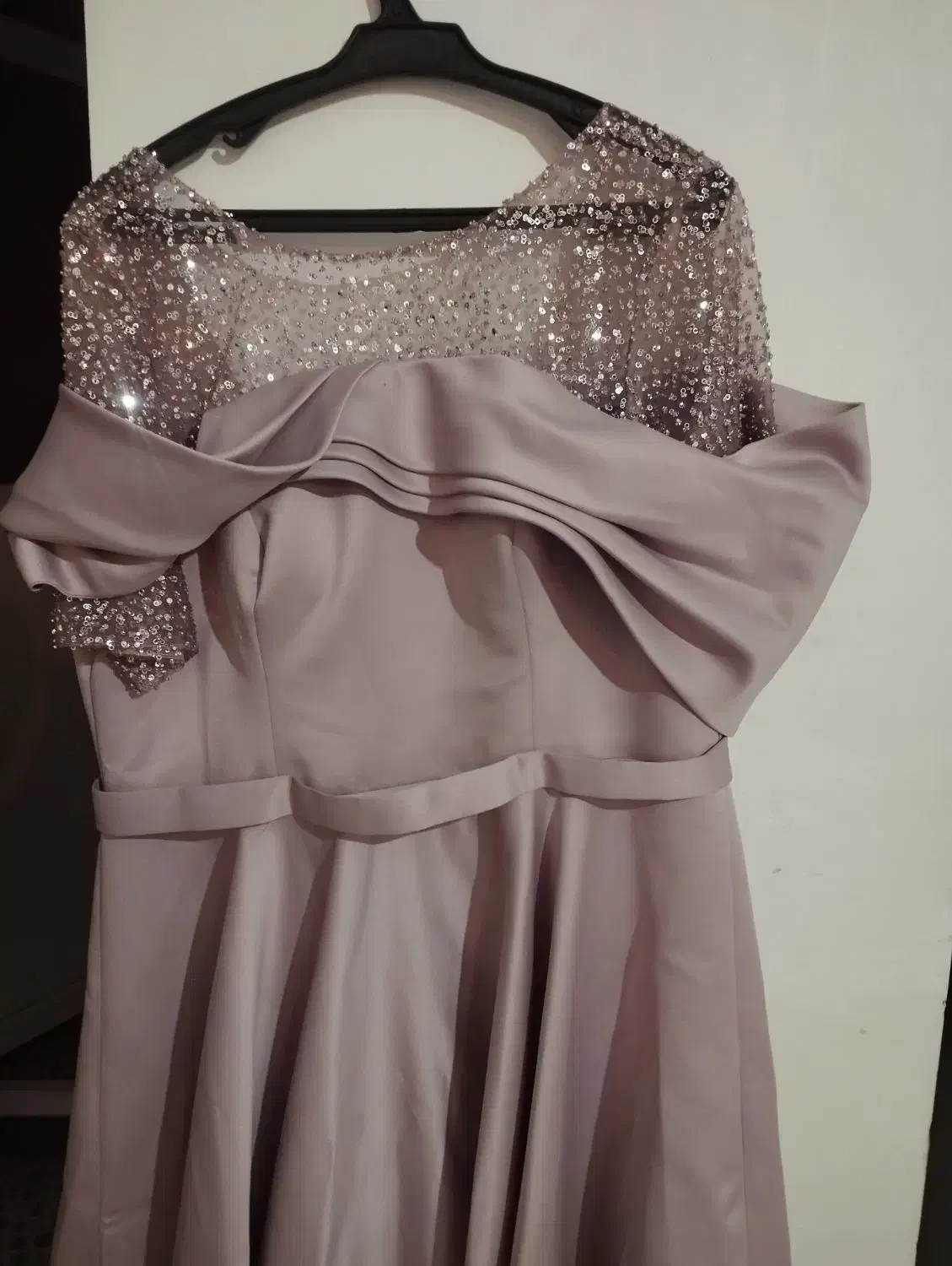 لباس مجلسی|لباس|سیاهکل, |دیوار