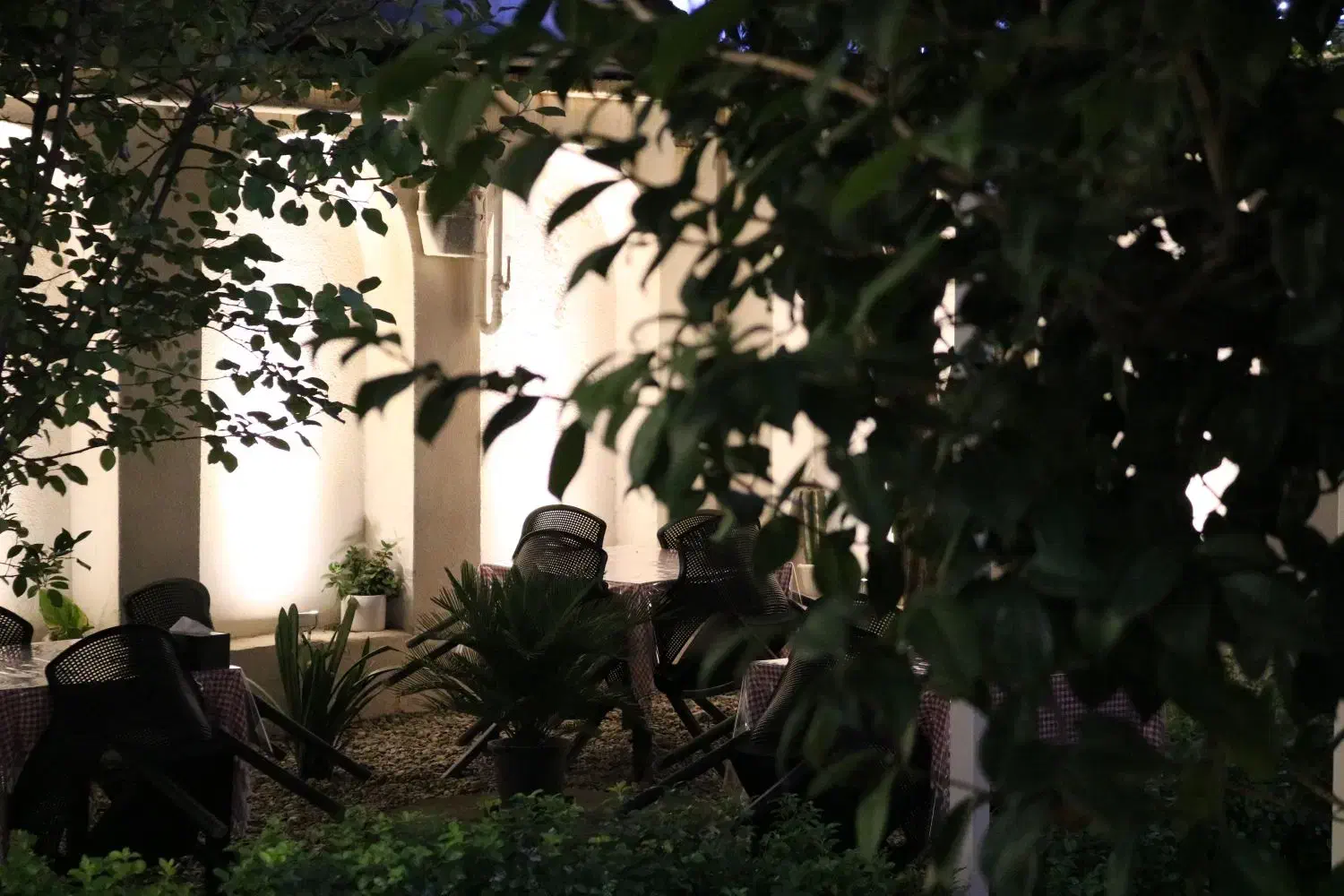 نیازمند نیروی کار|استخدام خدمات فروشگاه و رستوران|لنگرود, |دیوار