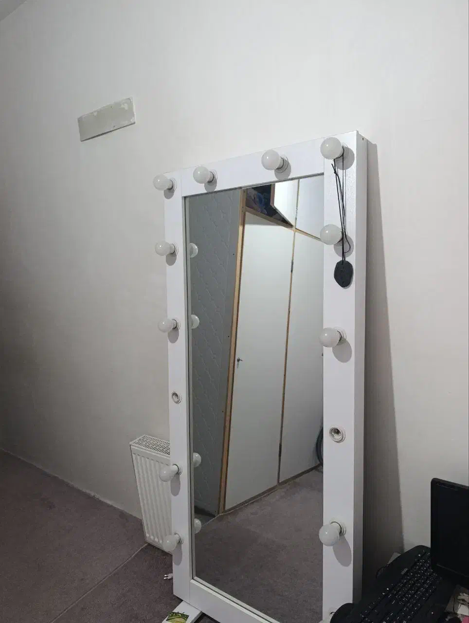 اینه|آینه|گلستان (تهران), |دیوار