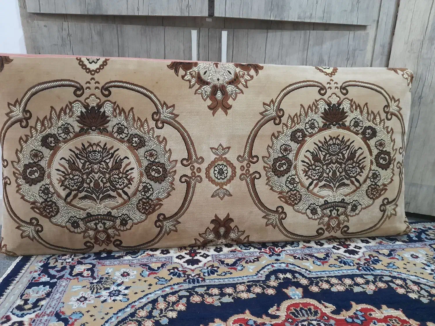 پشتی سنتی طرح گل|پشتی|لاهیجان, شهرک جانبازان|دیوار