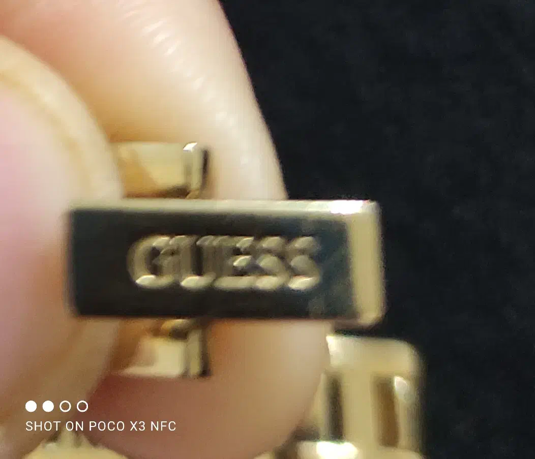 ساعت گس (GuESs)|ساعت|رشت, سلیمانداراب|دیوار