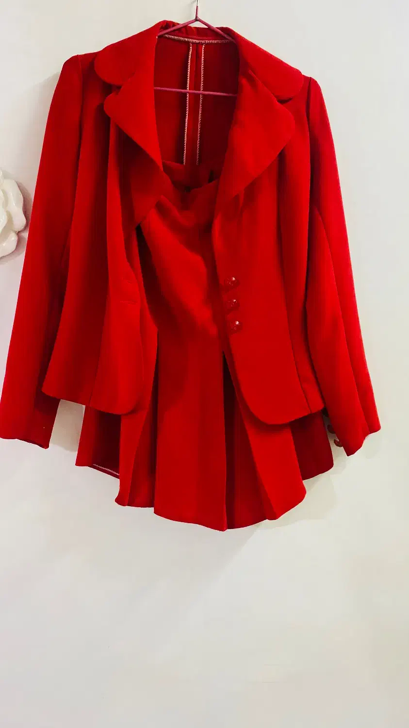 کت و دامن و پیراهن|لباس|بندر انزلی, آذربایجان|دیوار