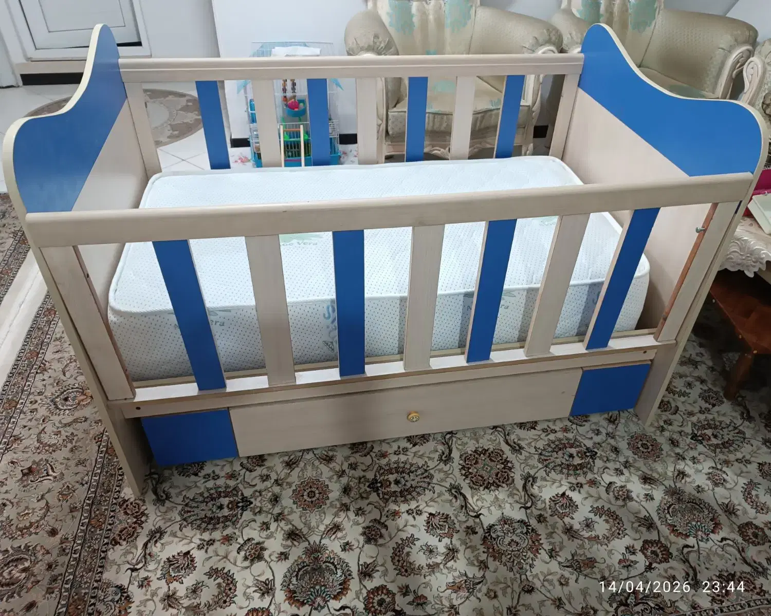 تخت کودک|تخت و صندلی بچه|قم, انسجام|دیوار
