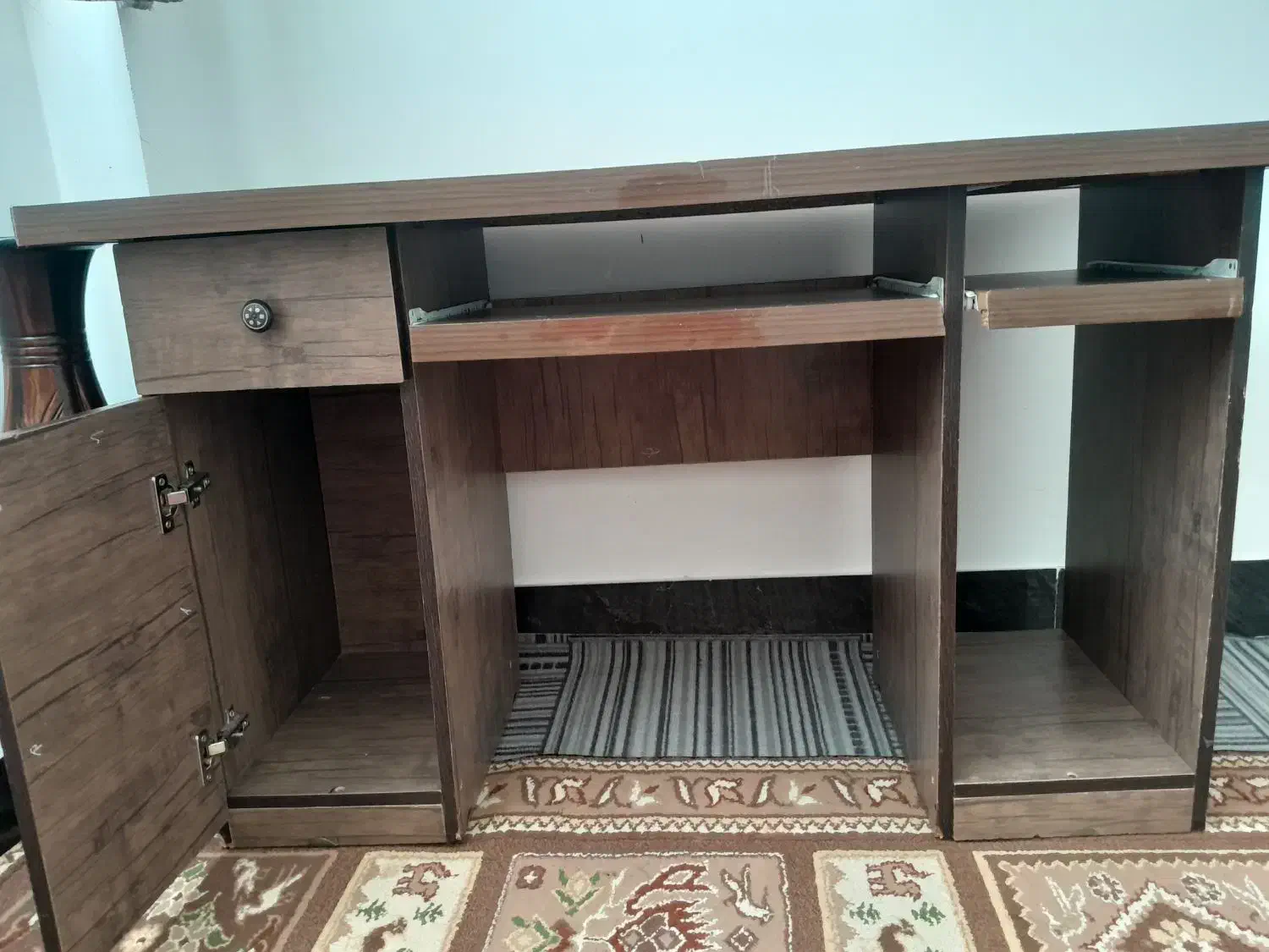 میز تحریر (کامپیوتر)|میز تحریر و کامپیوتر|الیگودرز, |دیوار