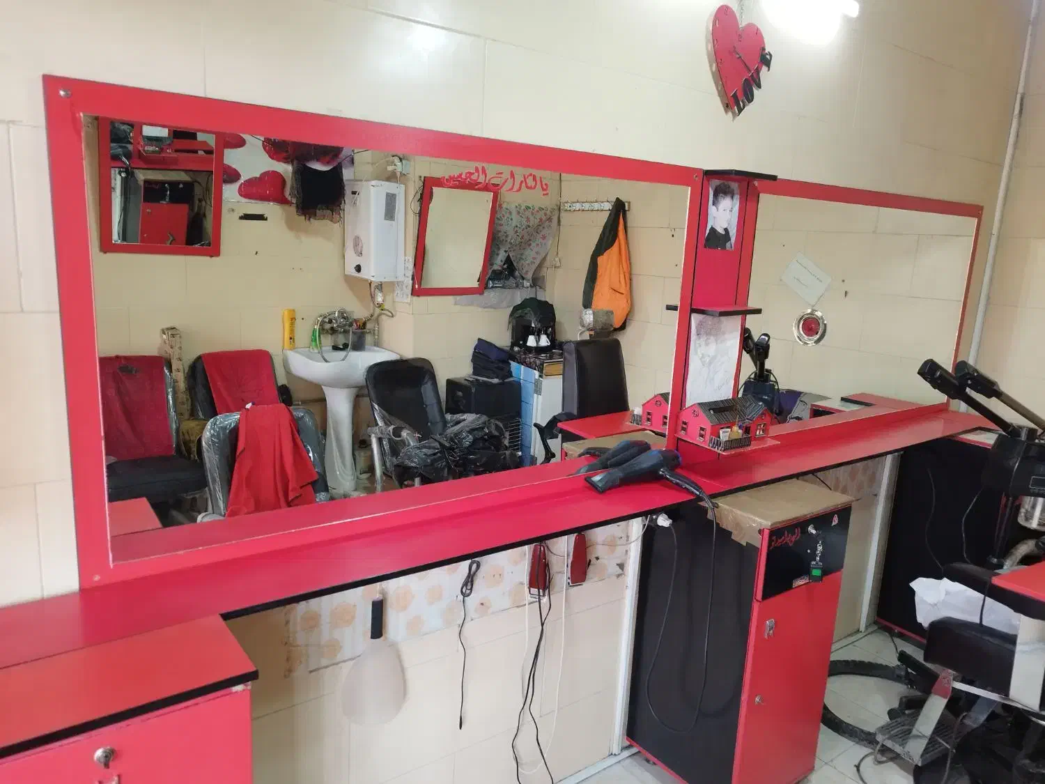 دکور آرایشگاه|آرایشگاه و سالن‌های زیبایی|فسا, |دیوار