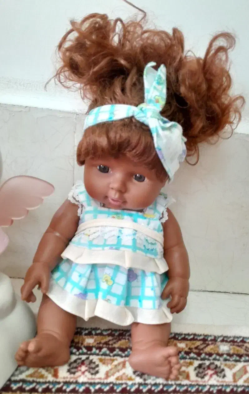 تعدادی عروسک دخترونه|اسباببازی بچه|خوی, |دیوار