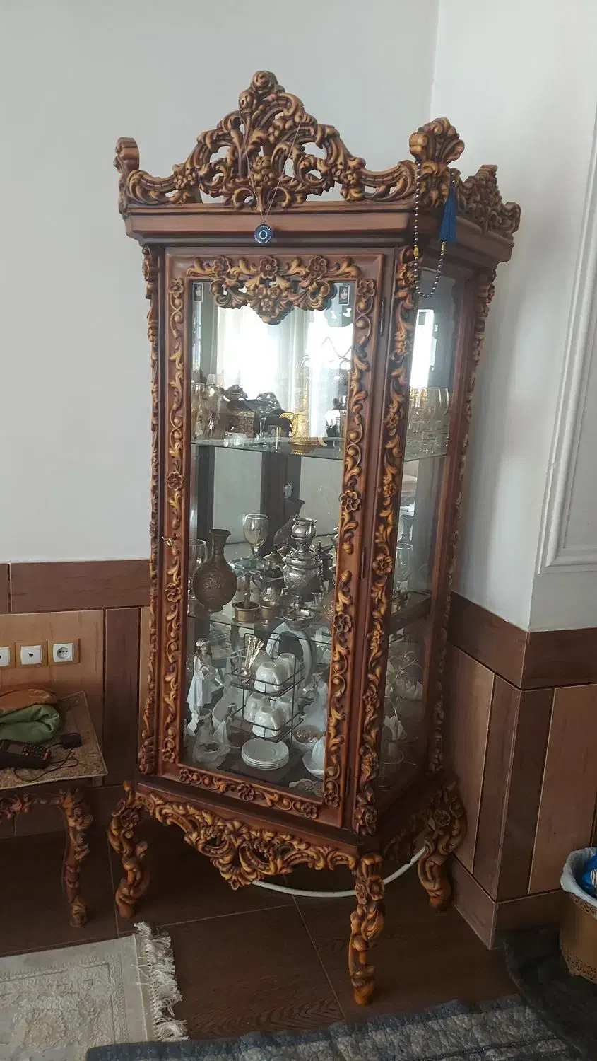 بوفه ویترین دار چوبی|بوفه، ویترین، کنسول|شیراز, کوشک میدان|دیوار