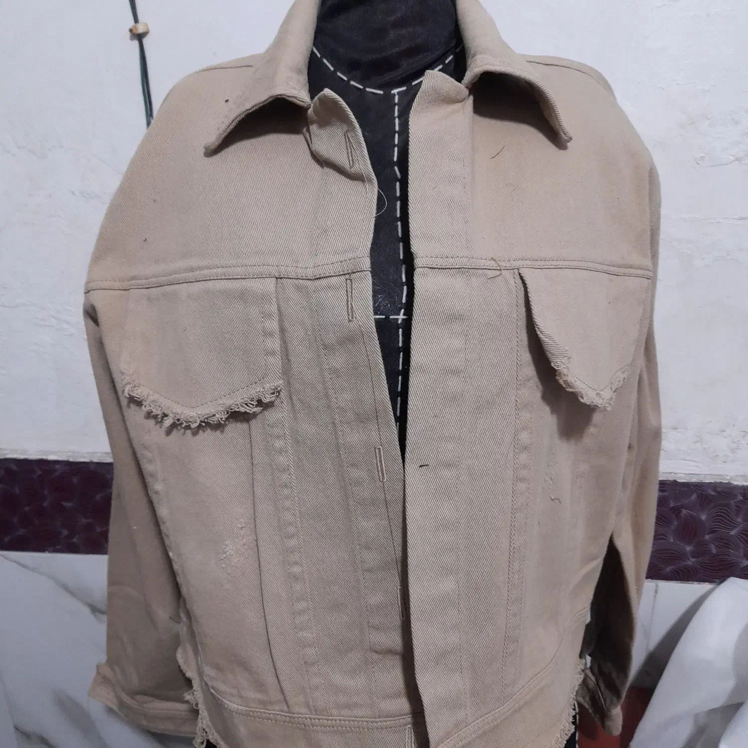 کت جین|لباس|قلعه قاضی, |دیوار