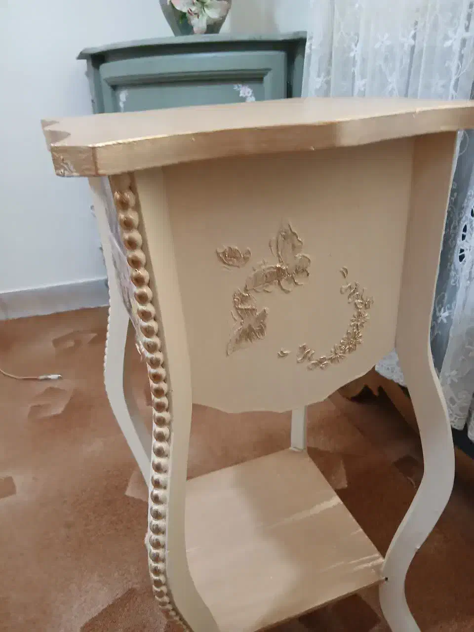 میز کنار سالنی.بسار تمیز.بارنگ خاص|میز تلفن|تهران, استخر|دیوار