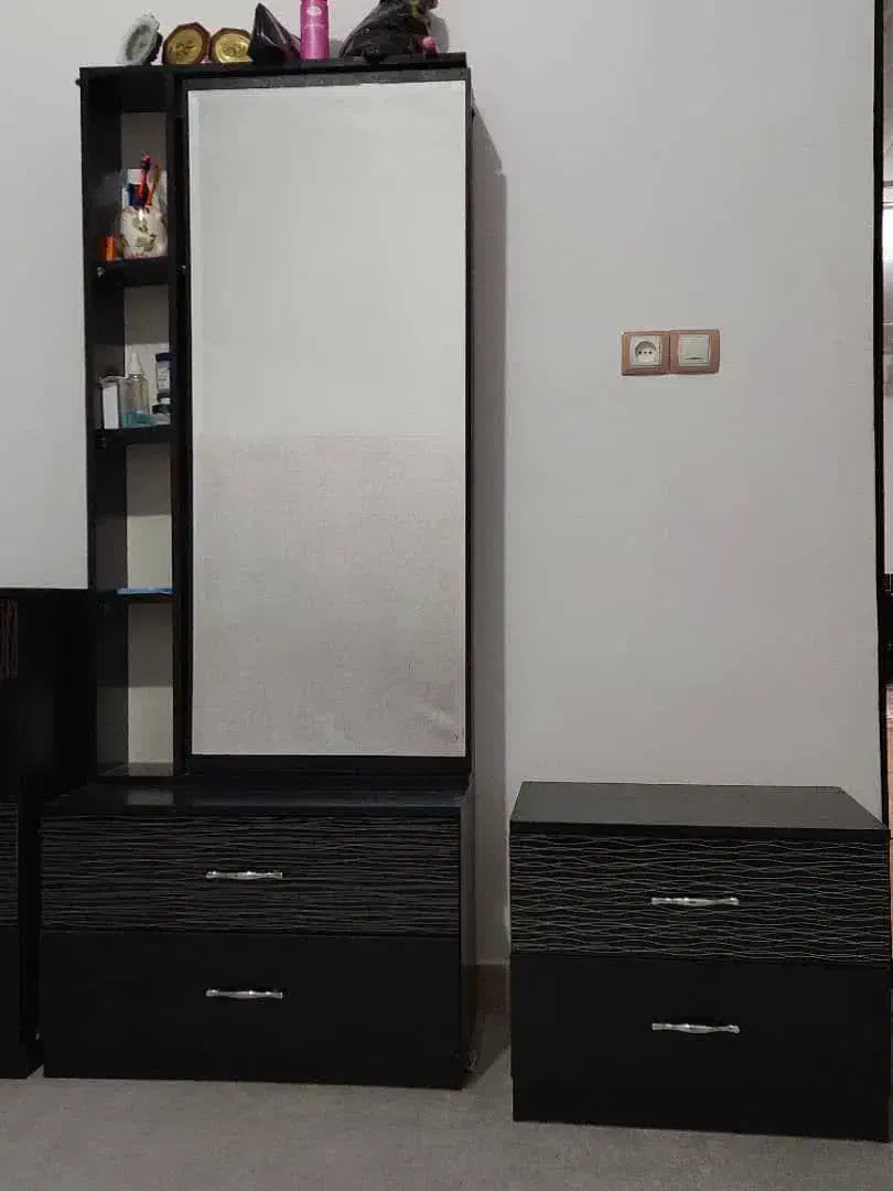 تخت و میز ارایشی|تخت و سرویس خواب|اندیمشک, |دیوار